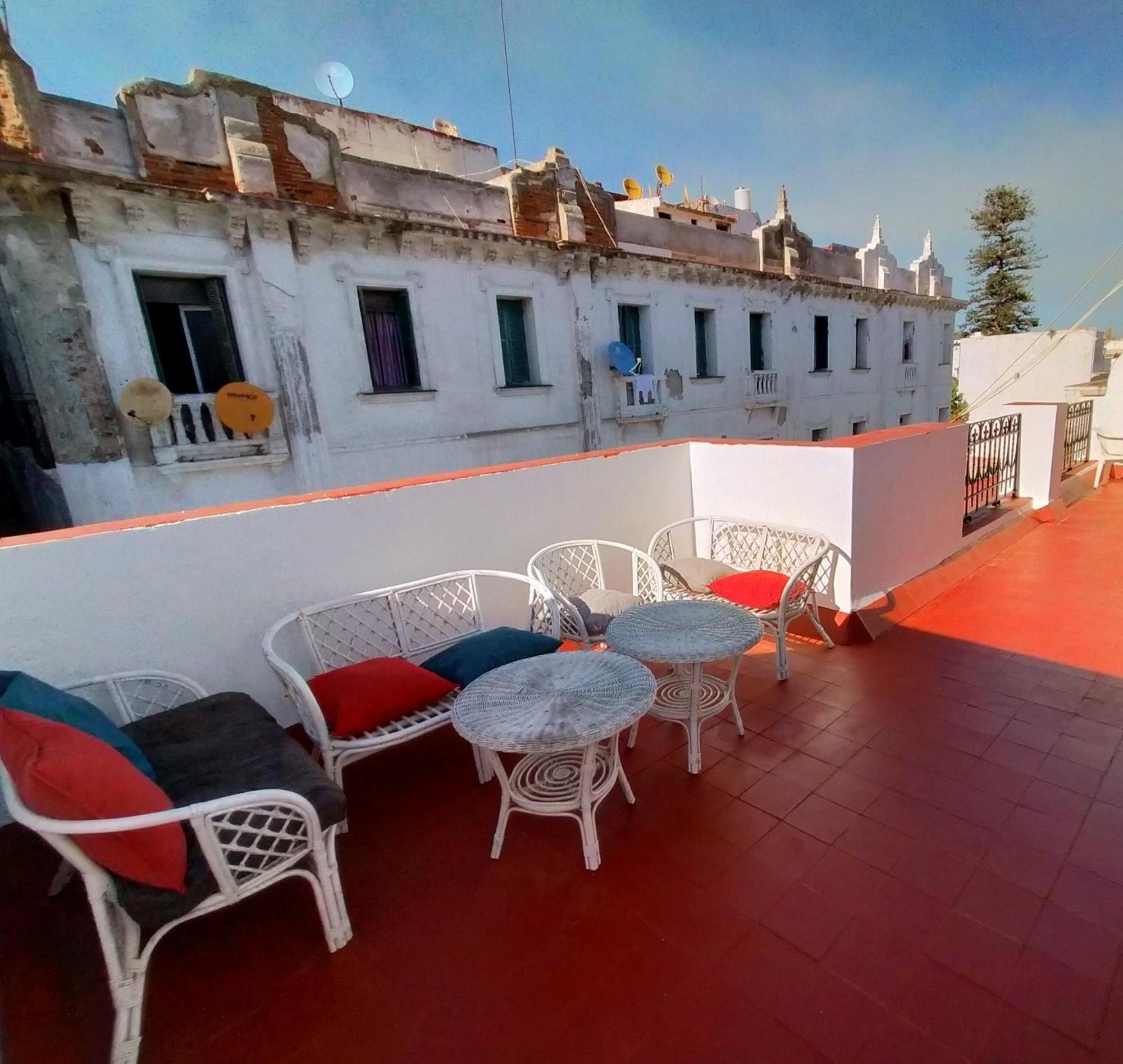 Joli Appart Avec Terrasse Au Centre Ville Tétouan Luaran gambar