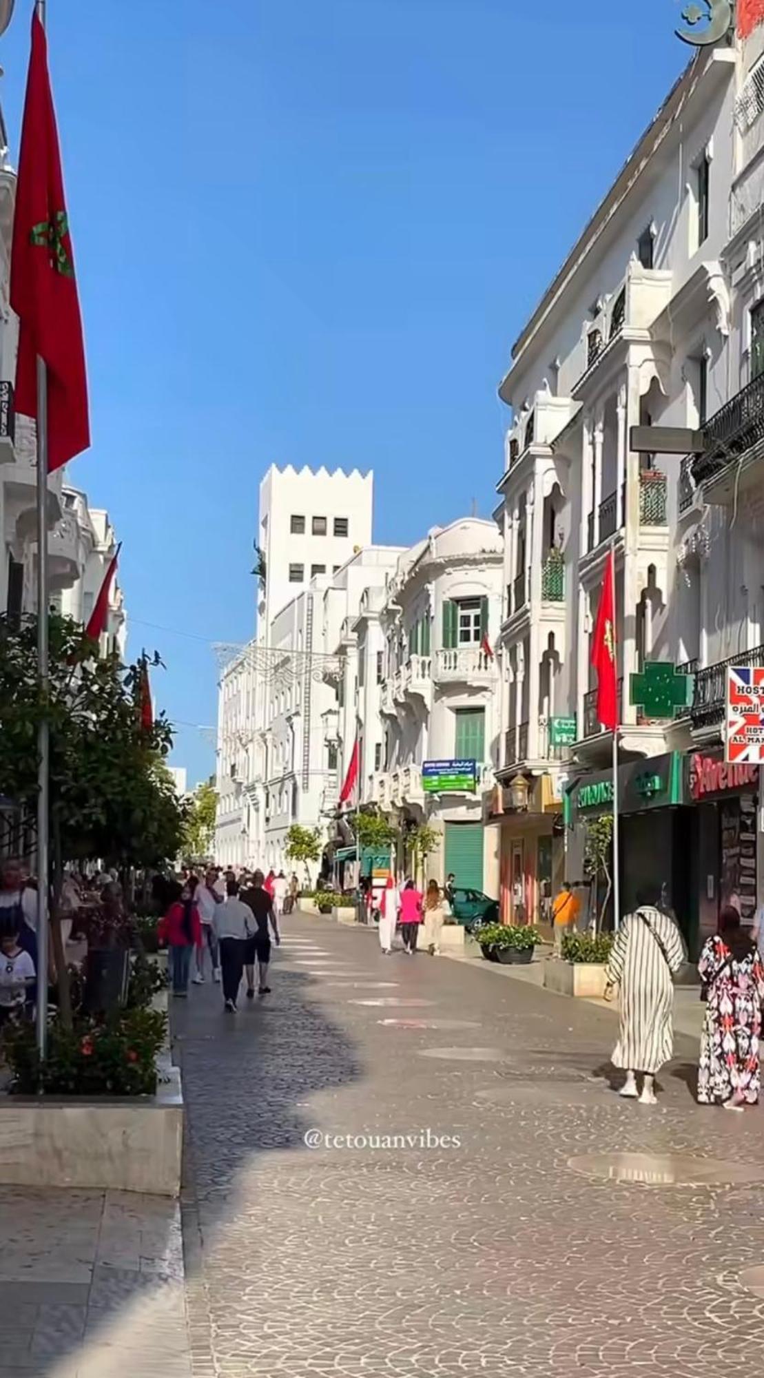 Joli Appart Avec Terrasse Au Centre Ville Tétouan Luaran gambar