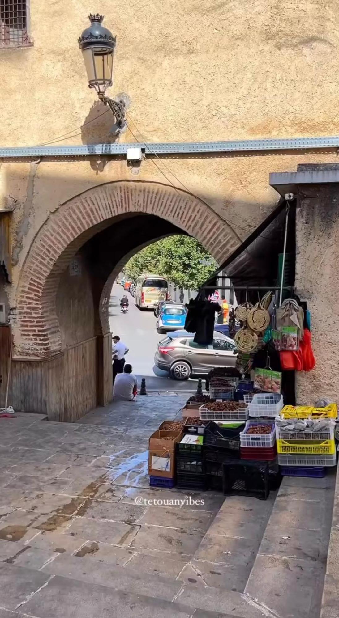 Joli Appart Avec Terrasse Au Centre Ville Tétouan Luaran gambar