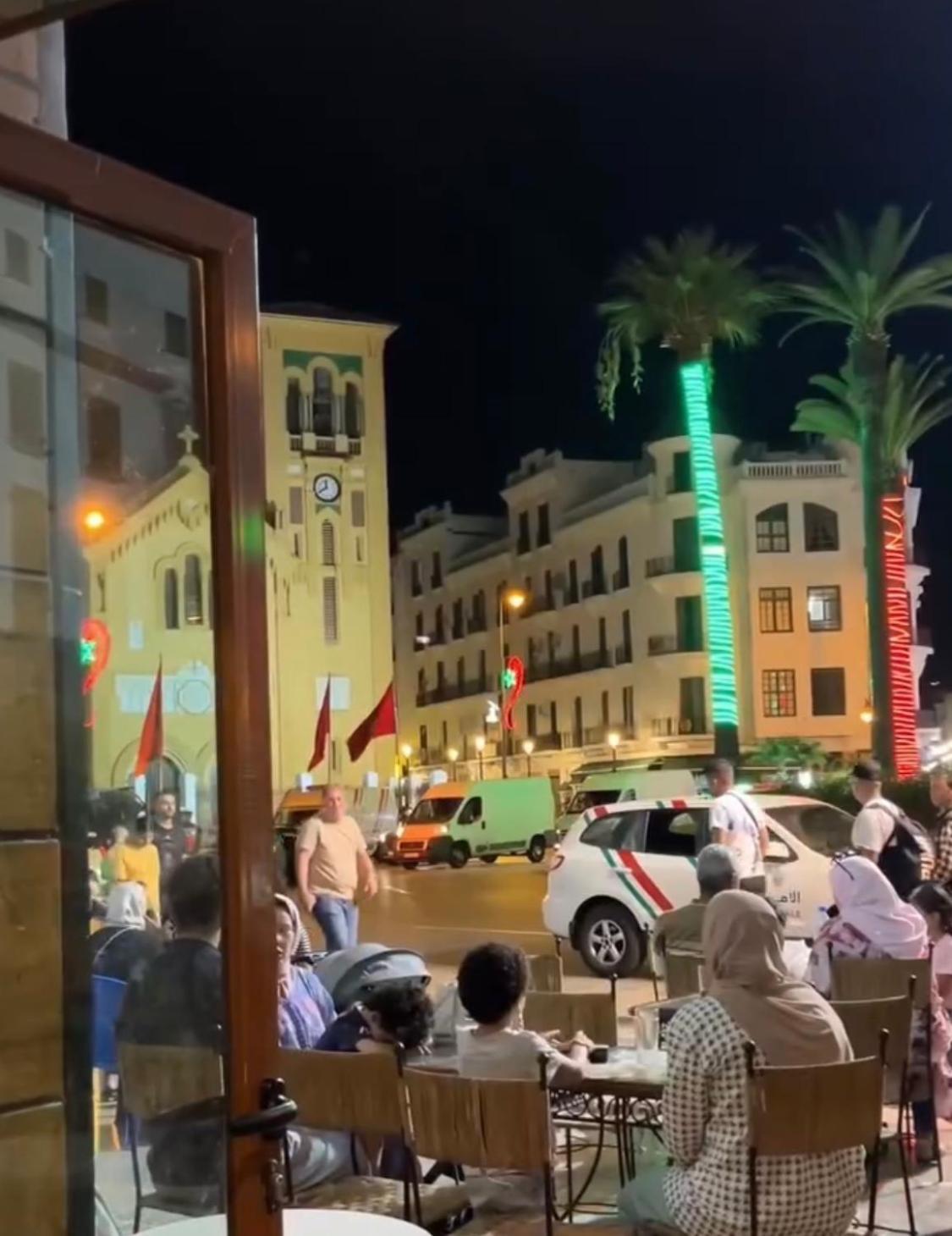 Joli Appart Avec Terrasse Au Centre Ville Tétouan Luaran gambar