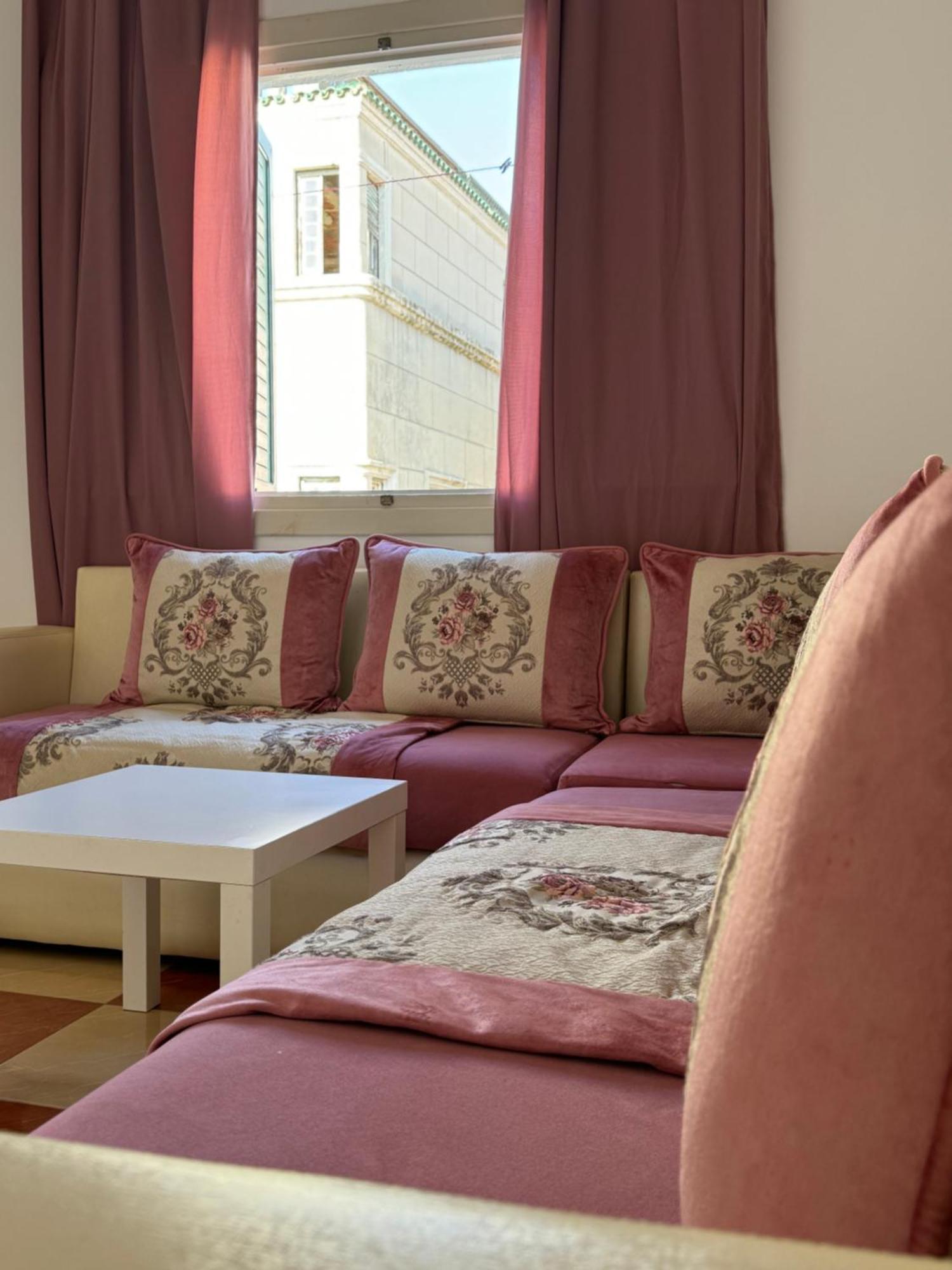 Joli Appart Avec Terrasse Au Centre Ville Tétouan Luaran gambar