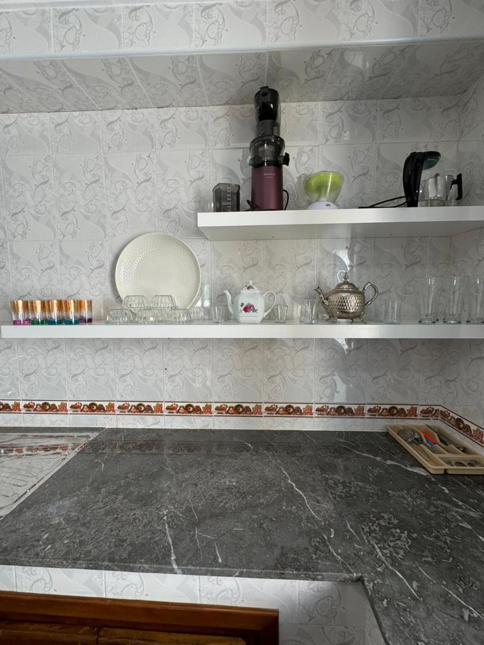 Joli Appart Avec Terrasse Au Centre Ville Tétouan Luaran gambar