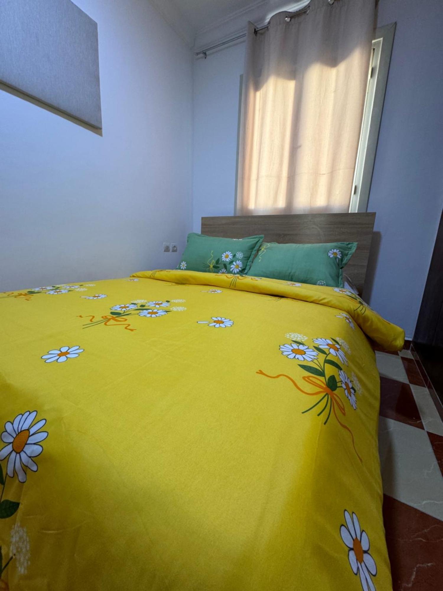 Joli Appart Avec Terrasse Au Centre Ville Tétouan Luaran gambar