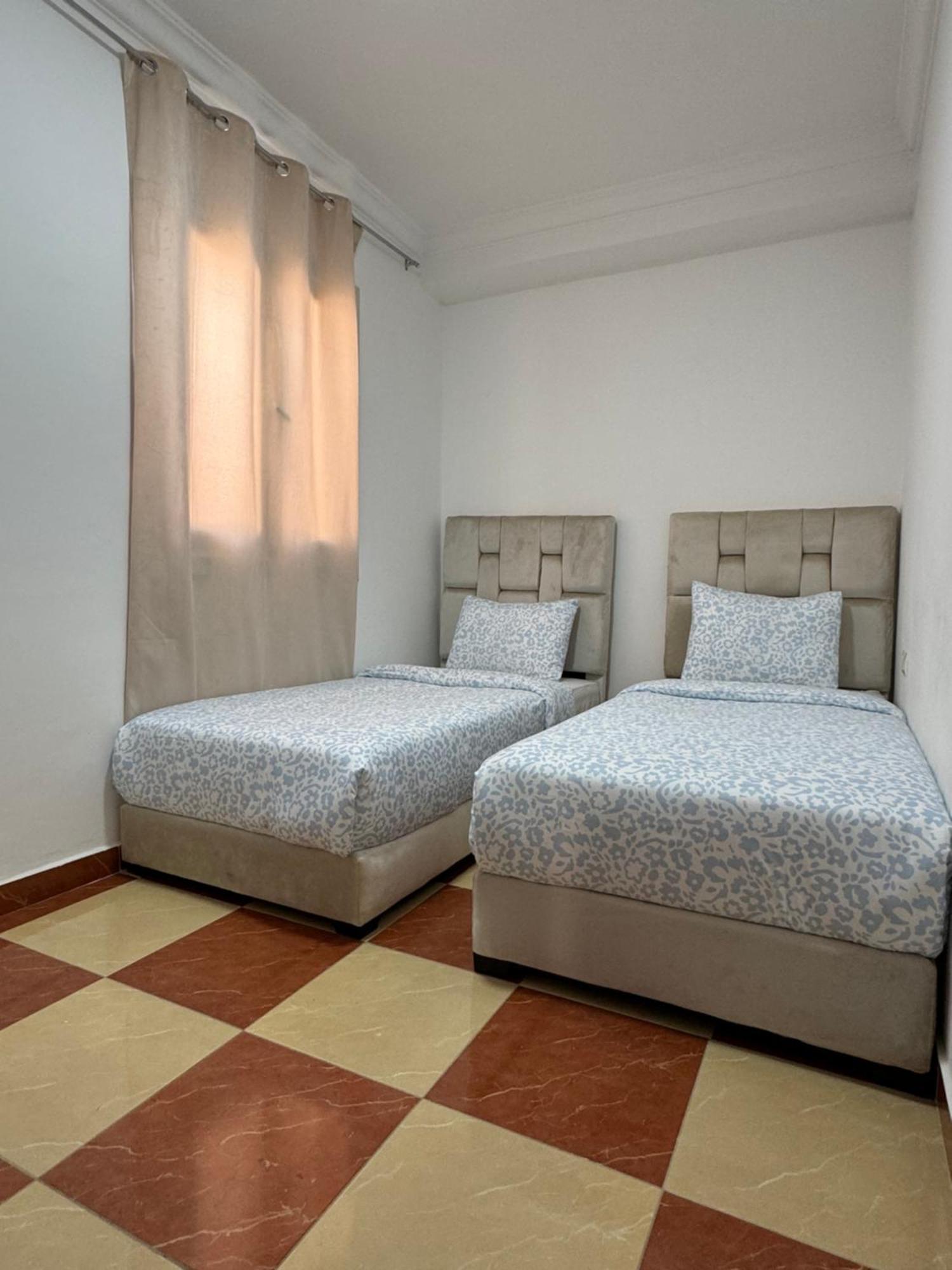 Joli Appart Avec Terrasse Au Centre Ville Tétouan Luaran gambar