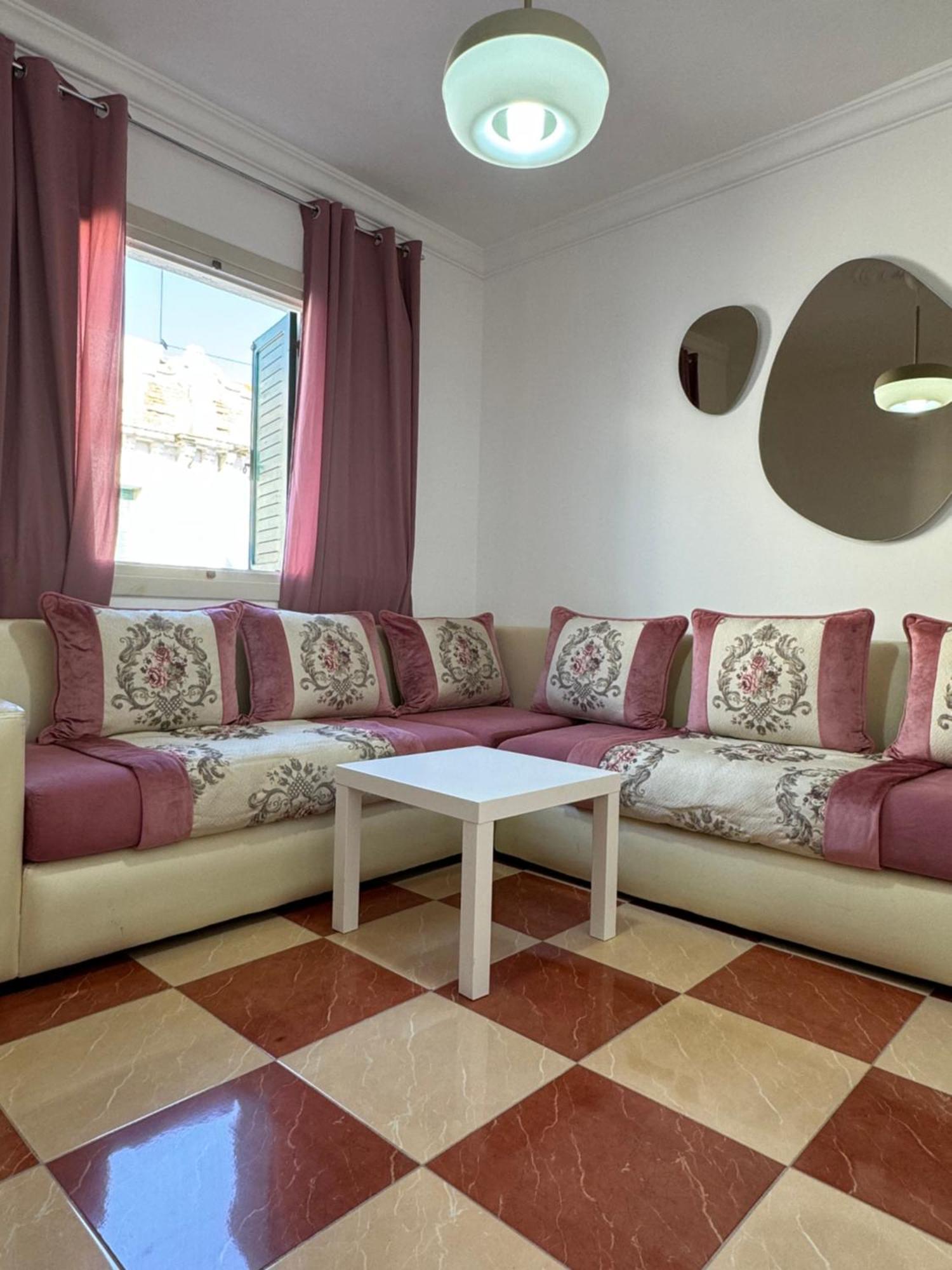 Joli Appart Avec Terrasse Au Centre Ville Tétouan Luaran gambar
