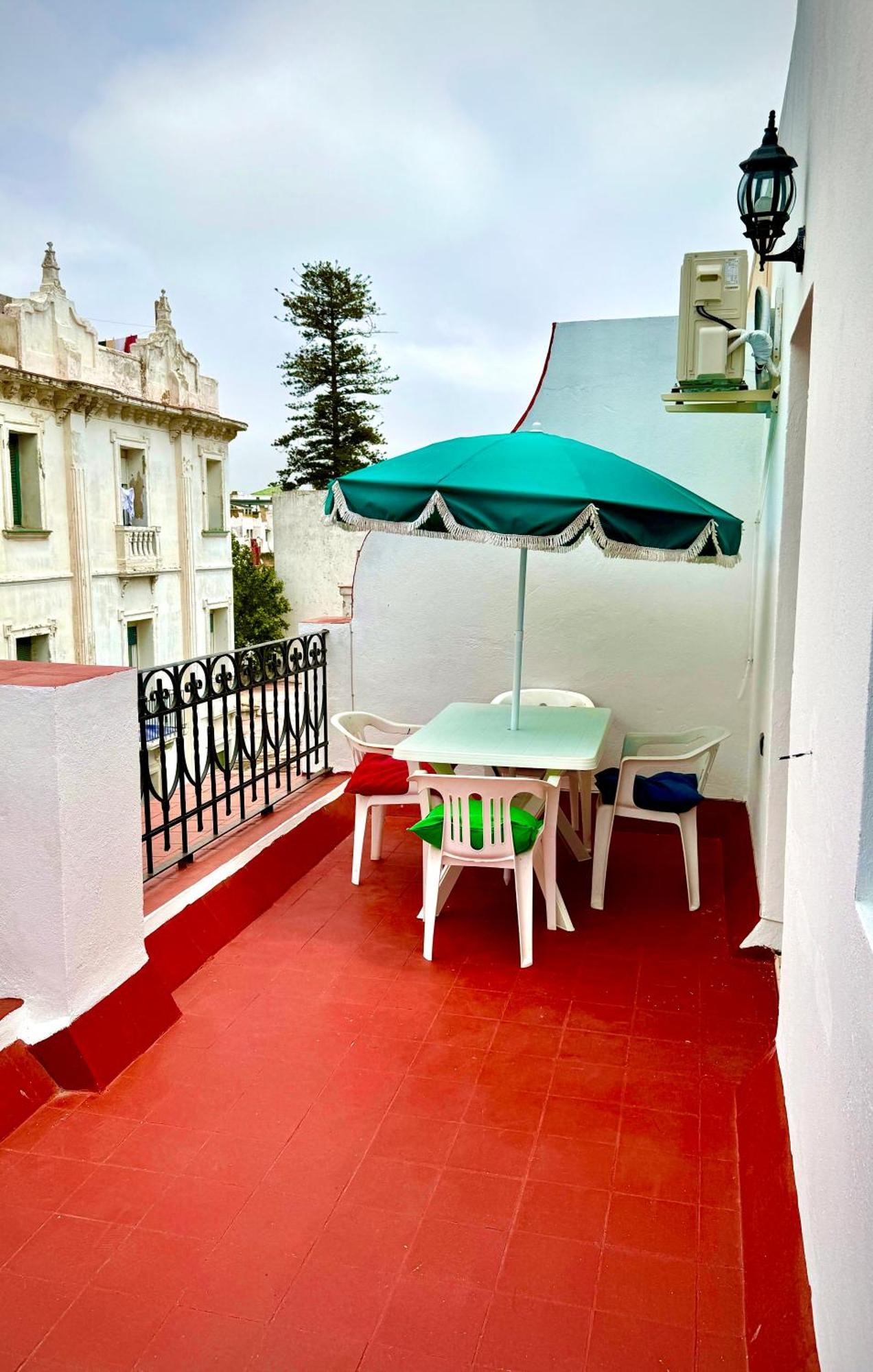 Joli Appart Avec Terrasse Au Centre Ville Tétouan Luaran gambar
